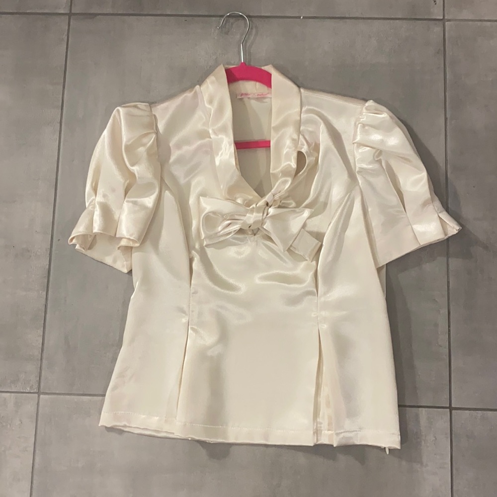 Betsey Johnson princess cream blouse with bow